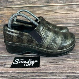 Klogs Women's Slip Resistant Print Clogs